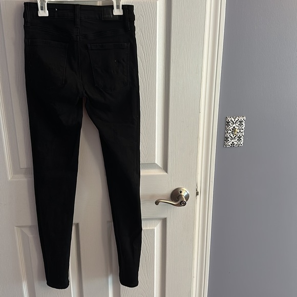 Women’s American Eagle black high rise jegging - Picture 2 of 2